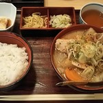 ひよく亭 - とん汁定食 800円 ♪