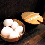 Tsukesoba Okuni - 生卵と揚げ玉無料。