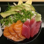 Kikusui - 四色丼　はマグロ、サーモン、ネギトロ、アボカドで4色です(19-06)