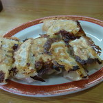 オランダ亭 - 【2011.12.　再訪】　餃子450円　ウマシ