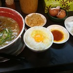 徳島ラーメン 麺王 - 徳島ラーメン＋餃子セット　生玉子2個で980円