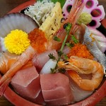 弥生寿し - ランチ 海鮮丼 ¥800(税別)