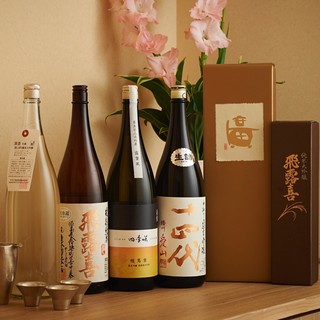 20種類以上の豊富な日本酒とこだわりの酒器