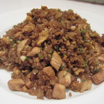 レンゲ - 鶏肉と松の実の黒炒飯