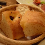 ボッテガ ディ タカマッツオ - フォカッチャとバゲット