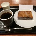 ディーン&デルーカ - キャロットケーキとホットコーヒー