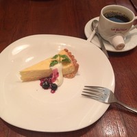  ラ･ベットラ･ダ･オチアイ イケブクロ - チーズタルト
                    ブレンドコーヒー