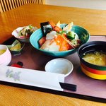 Makoto Zushi - ランチ お得ちらし寿司セット