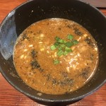 麺処ほん田 - 坦々つけ麺 中盛＋辛いひき肉
      
      つけスープ碗