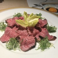 洋食 つばき - 飛騨牛ウデ肉のタタキ