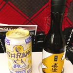 山屋商店 - 軽井沢高原ビール ベルジャンホワイト  税込278円(左)、真澄 辛口ゴールド  税込378円(右)