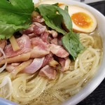 塩そば専門店 桑ばら - 冷やし地鶏タタキ山椒の塩そば