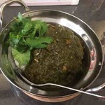 バババー - ホウレン草と青唐辛子のグリーンカレー