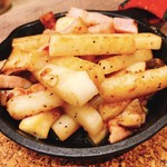 鉄板バルSOURCE - 料理写真:山芋とベーコンのバタポン