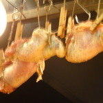 鳥一筋 となり - 鶏の風干し（Before）