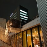 Natural kitchen yoomi - 店内から螺旋階段で屋上BBQスペースへ。