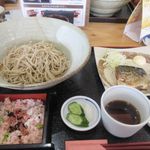 まんえい堂 生蕎麦処 お福食堂 - 暫く待つと注文した煮さばランチ６８０円の出来あがりです。
            