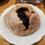 自然派中華 クイジン - 季節の麺セット　大黒政宗の酒粕と猪肉とピリ辛味噌ラーメン 超辣　手造り点心 牛ホホとモッツァレラチーズ､ゴボウの肉まん チョコ風味　※ 豚､海老､クレソンの水餃子の代替料理