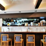 自然派中華 クイジン - 店内　カウンター席
