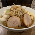 小烏丸 - ラーメン、大盛り、バラチャーシュー、うずら