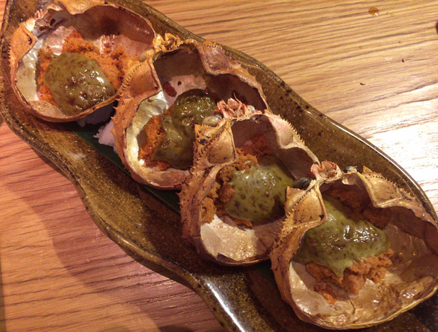 蟹味噌の甲羅焼きにはやっぱり日本酒 By さすらいの釣人 Kichiri 大宮west キチリ 大宮 居酒屋 食べログ