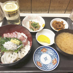 駅前酒場 - 海鮮丼セット500円ってどうかしてる