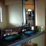 里湯昔話・雄山荘 - 洗面台は2ヶ所、計3つ。