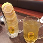 Motsuyaki Wain Sake Chirori - レモンサワーと緑茶ハイ