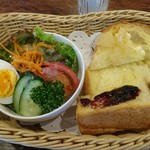 いなだ珈琲舎 - サラダとトースト