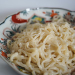 中村製麺所 - 平打（ひらうち）饂飩（うんどん、＝きりむぎ）を冷麪（ひやむぎ）に、、