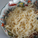 中村製麺所 - 平打（ひらうち）饂飩（うんどん、＝きりむぎ）を冷麪（ひやむぎ）に、、