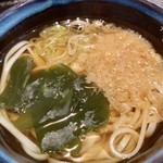 Inaniwa udon enjiyuan - 丼ものには必ず温かい麺が付きますが、今回は「稲庭うどん」で…