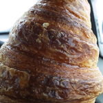 クロワッサン180円でかい笑