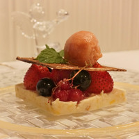 レザンファン ギャテ - ルヴァーブアイス、チョコ、苺、ブルーベリー、木苺