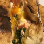 タヴェルナ メッシーナ - ピッツァ・カルツォーネのアップ