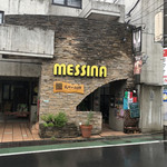 タヴェルナ メッシーナ - 1階の外観