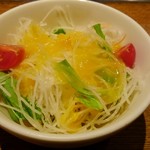 鉄板料理 堂島 - 大根と水菜のサラダ