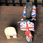 夛左ヱ門 - ベスパってイタリアのスクーターですが、イギリス模様にしています