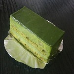洋菓子舗 茂右衛門 - ねっとり濃厚そうで、口の中でサーッと溶けてく