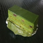 洋菓子舗 茂右衛門 - 赤い部分はドレンチェリー