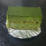 洋菓子舗 茂右衛門 - 右肩の透明な四角はパイナップル