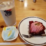Komeda Kohi Ten - アイスミルクコーヒーと期間限定のももんぶらんの組合せです。(2019年6月)