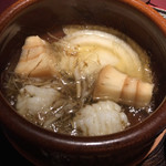赤坂 渡なべ - 鱧、新玉ねぎ、車麩の鍋 新玉ねぎがとろとろ。出汁が好み。車麩、鱧の旨みが吸い込んでいます。