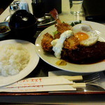 キッチンスズキ - 洋風ハンバーグ目玉焼き添え、海老フライ、カキフライ