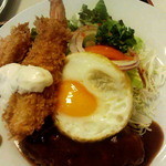 キッチンスズキ - 洋風ハンバーグ目玉焼き添え、海老フライ、カキフライ