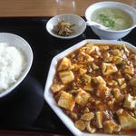 中国料理 同楽縁 - 麻婆定食 630円　（唐揚げと野菜は後に届きます）