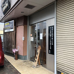 ゆう助うどん - 店前に駐車場