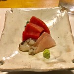 酒肴 新屋敷 - 生本マグロ、ウメイロ、トリ貝のお造りは鮮度抜群の美味しさでさらにお酒が進んじゃう