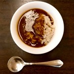 Wadukuri Moegi - ◼️鯛カレー
                香ばしく炙った真鯛の骨と和出汁をベースにしたカレーです。見事に和のテイストを醸し出していました。
                ルーの味がしっかりしています。
                人生で初めて鯛のカレーをいただきましたが、感動しました。