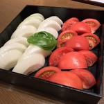 三田ばさら - 三田ばさら(東京都港区芝)トマト すきやき・鍋 すきやき 和牛リブロース150g トマト 玉葱バジル